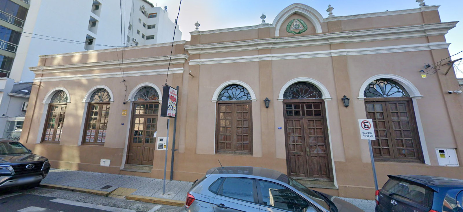 Fachada histórica da Escola Vida em Alegrete